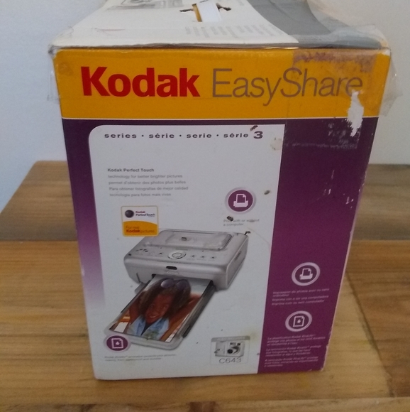 Kodak Easy Share C643 Printer Dock & Digital Camera Bundle - Picture 3 of 16